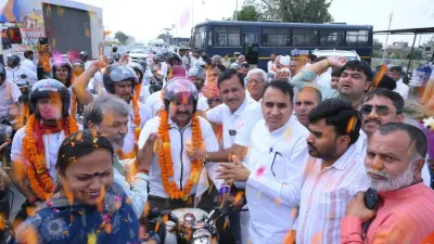 वडनगर से वाराणसी सेवा बाइक यात्रा का बावल में भव्य स्वागत, महापुरुषों को किया नमन
